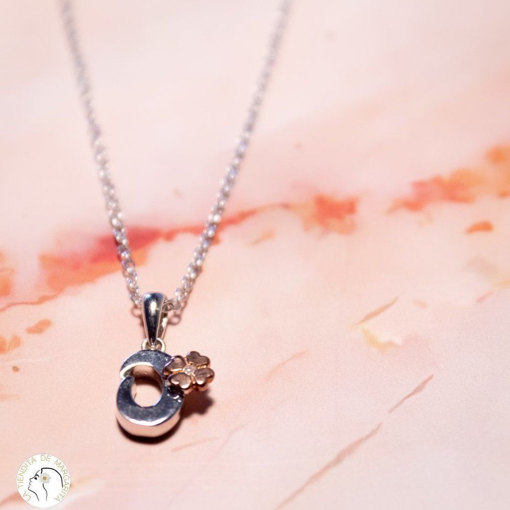 Sterling silver "O" with small diamond kids neckla